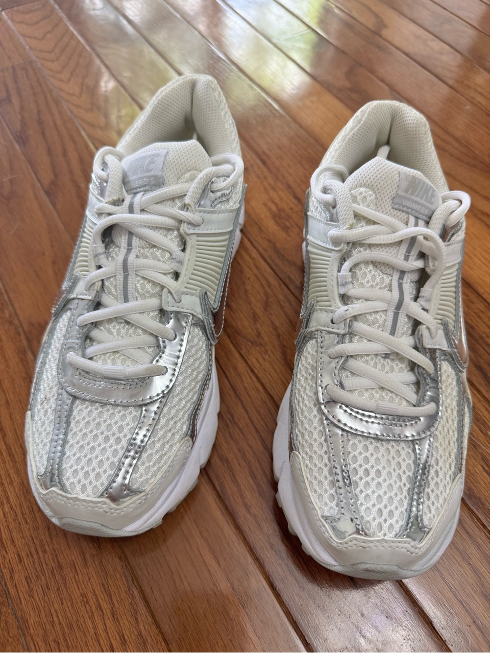 Nike White and Silver Athletic Sneakers V5 - Picture 3 of 9